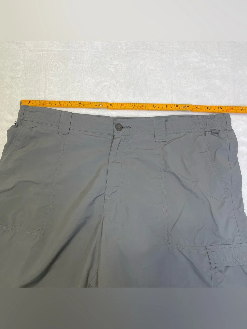 Columbia Sportswear Company Performance Fishing Gear Men's 40 Gray Cargo Shorts